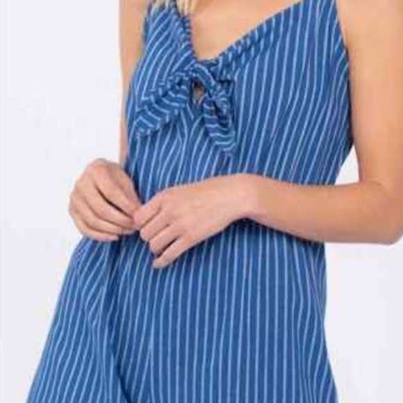 Everly Tie Front Cropped Jumpsuit Size Small - Picture 3 of 8